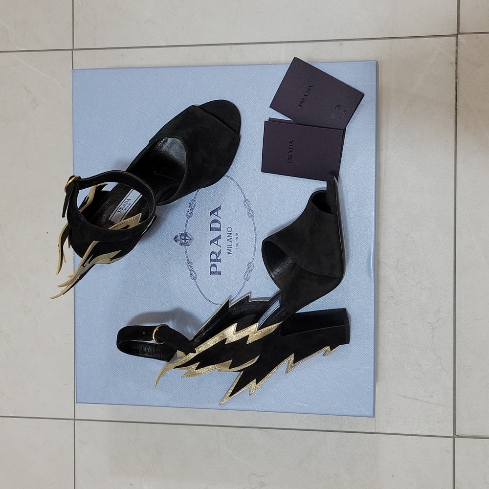 Prada - Picture 5 of 10